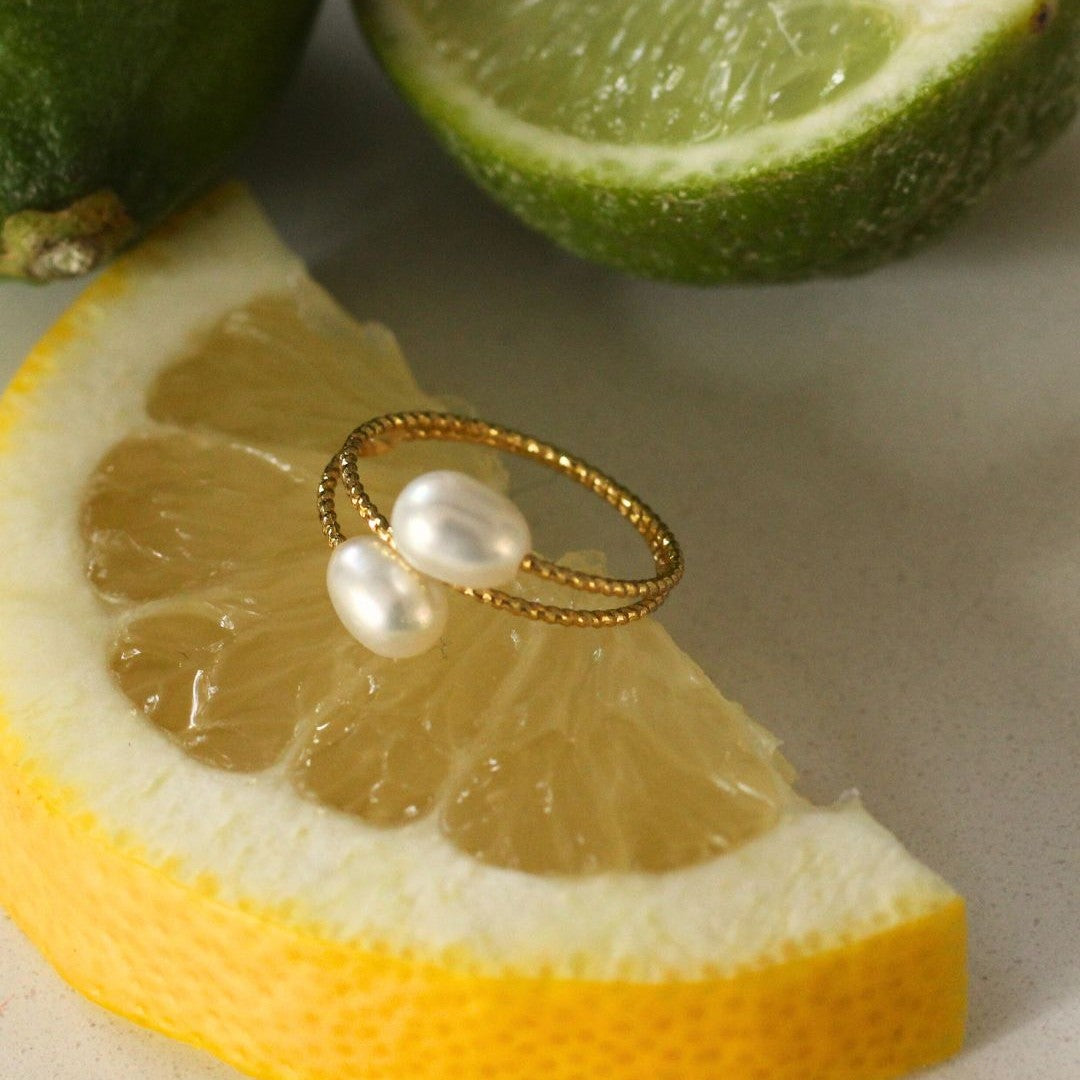 Pearl Coil Ring – White